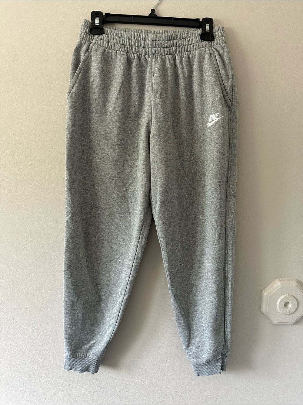 Nike Sportswear Youth Boys Club Fleece Joggers – Heather Gray – Size YXL
